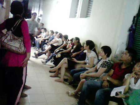 Chửa vượt mặt vẫn bị tranh ghế ngồi - 4