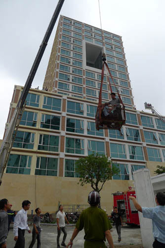 Bà bầu kể chuyện thoát thân trong đám cháy - 2