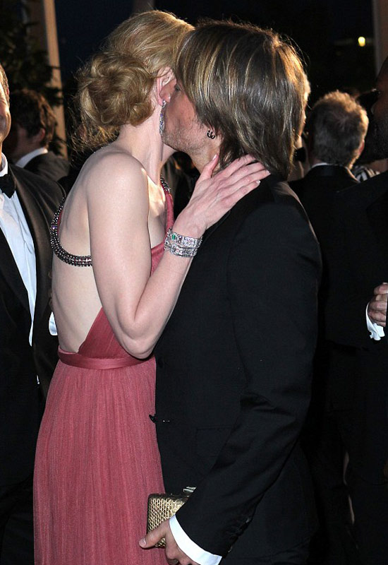 Lặng người với những khoảng hở sexy - 21