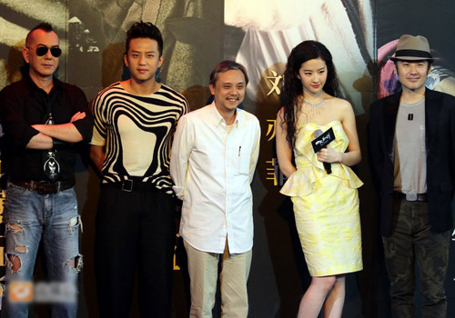 Lưu Diệc Phi cá tính với tóc xù - 14