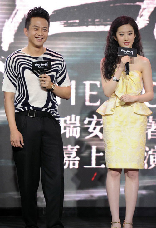 Lưu Diệc Phi cá tính với tóc xù - 11