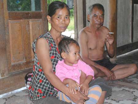 Mắc bệnh down do... anh em họ lấy nhau - 2