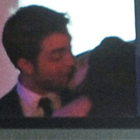 Hậu trường phim - Robert Pattinson “hôn trộm” Kristen Stewart