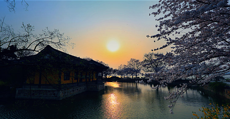 Đặc biệt là vào thế kỷ thứ 19, nơi đây được xem là thành phố cảng gạo và thị trường vải lớn nhất Trung Quốc.