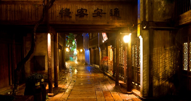 Vô Tích có một vị trí vô cùng thuận lợi, nằm gần dòng sông Dương Tử và kênh đào Đại Vân Hà.