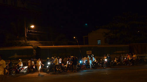 Thoát chết hi hữu dưới gầm tàu hỏa - 2