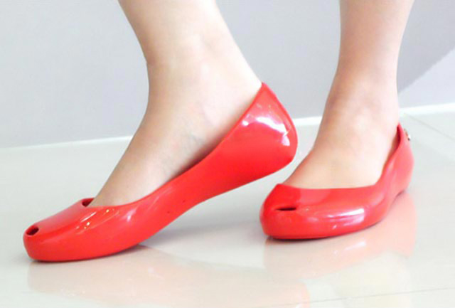 Mặc gì để "đối phó" với cơn mưa hè - 9