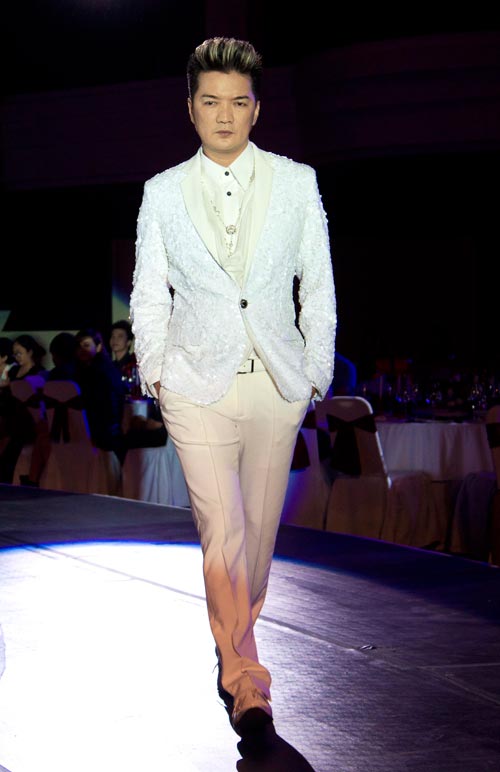 Dàn mỹ nhân "khủng" kiêu sa sắc trắng - 10