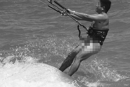 Sốt: Mỹ nữ khỏa thân lướt sóng - 5