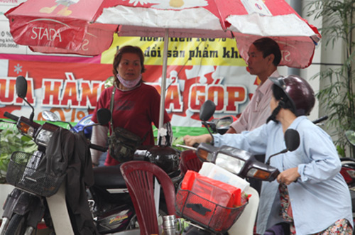 Người Hà Nội mặc áo rét giữa mùa hè - 9