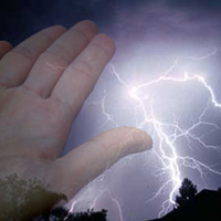 Tin tức trong ngày - Sự kì bí của bàn tay người chết vì sét đánh