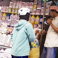 Tin tức trong ngày - Rùng mình cà phê tẩm hóa chất