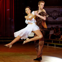 Sao ngoại-sao nội - Diễm Hương lộng lẫy với chacha và rumba