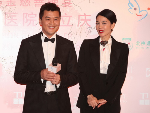 Lưu Gia Linh nổi bật trong tiệc từ thiện - 7