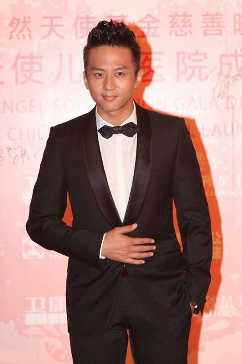 Lưu Gia Linh nổi bật trong tiệc từ thiện - 9