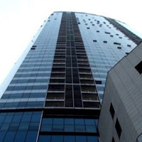 Tin tức trong ngày - Ngất xỉu vì bị "nhốt" trong thang máy