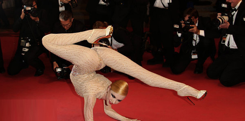 Những bộ cánh làm xấu thảm đỏ LHP Cannes - 4