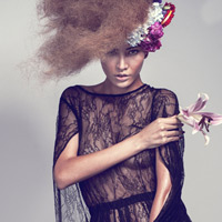 Xu hướng thời trang - Thanh Hoài “trong suốt” với ren đen