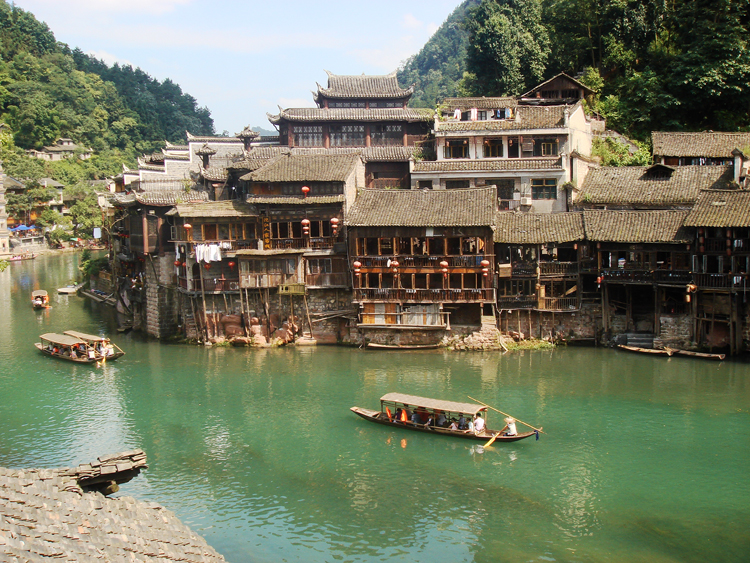 Đô thị cổ Fenghuang được công nhận là Di sản thế giới do UNESCO công nhận.
