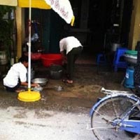 Giáo dục - du học - Thay hiệu trưởng trường cho HS ăn "cơm bẩn"