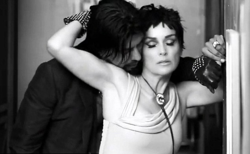 54 tuổi, sao Bản năng gốc vẫn sexy - 9