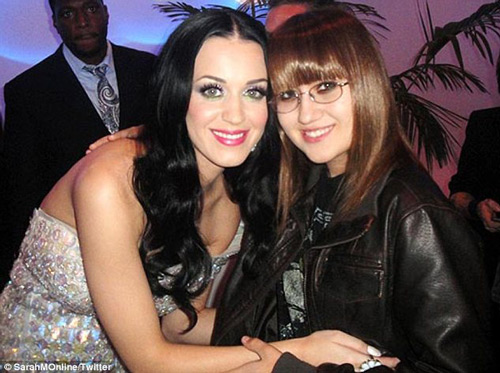 Cô gái 16 tuổi chụp ảnh với 5.000 người nổi tiếng - 4