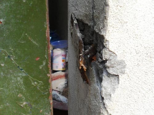 Con bán sổ đỏ, bố bị đe dọa cắt lưỡi - 2