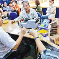 Tài chính - Bất động sản - Vàng SJC cong, vênh bị từ chối mua vào