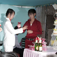 Tin tức trong ngày - Đám cưới đồng tính: "Họ rất dũng cảm"