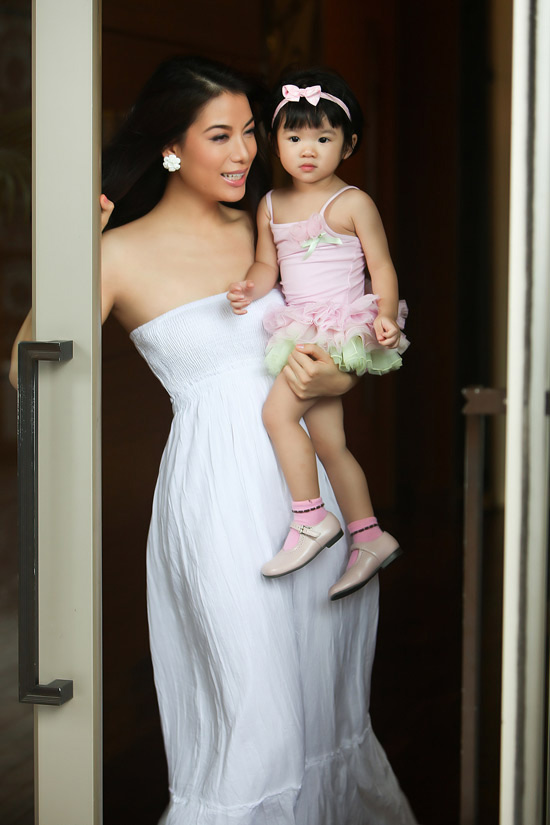 Mốt váy kín đáo nhưng sexy của sao Việt - 16