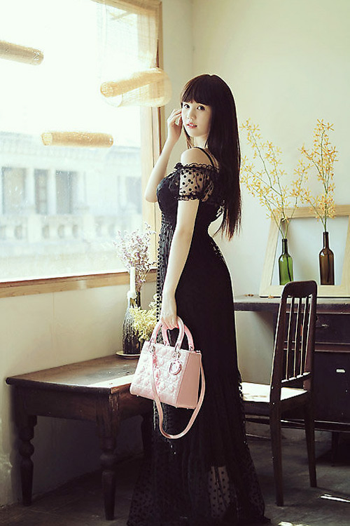 Mốt váy kín đáo nhưng sexy của sao Việt - 6