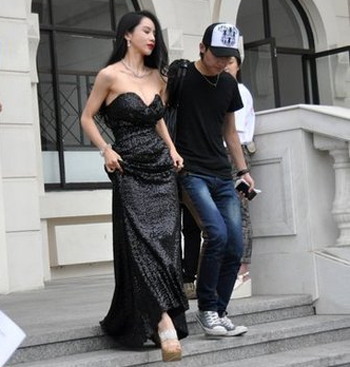 Người đẹp 52 tuổi sexy đến lặng người - 5