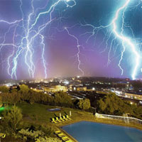 Tin tức trong ngày - Cảnh báo sét đánh qua điện thoại di động