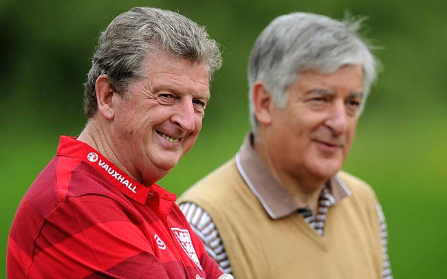 HLV Roy Hodgson bên cạnh Chủ tịch FA, David Bernstein...
