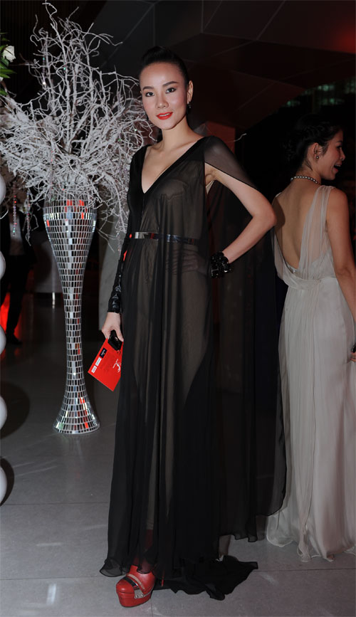 Siêu mẫu hoang mang vì tin đồn - 4