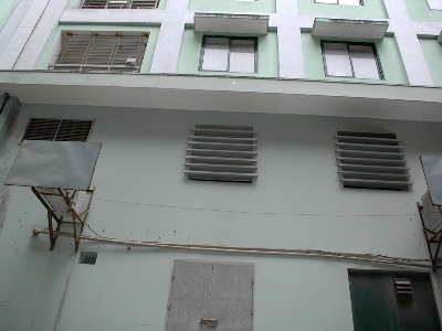 Nhảy lầu tự tử, nữ sinh chết tại chỗ - 2