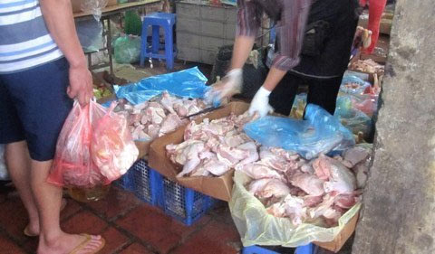 Chợ "gà chảy nước" siêu rẻ ở Hà Nội - 1
