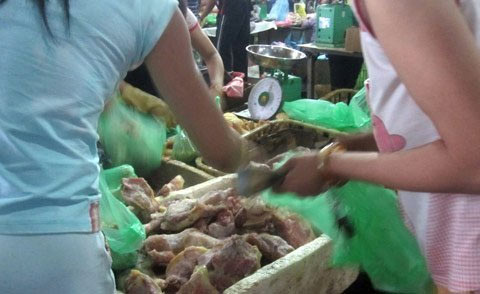 Chợ "gà chảy nước" siêu rẻ ở Hà Nội - 2