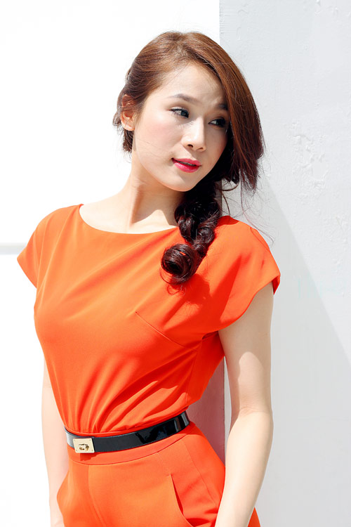 Thái Hà khoe eo, lưng... bất tận - 14