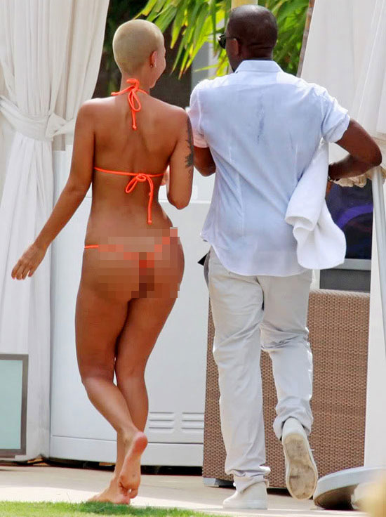 Những bộ bikini xấu tệ của siêu sao - 14