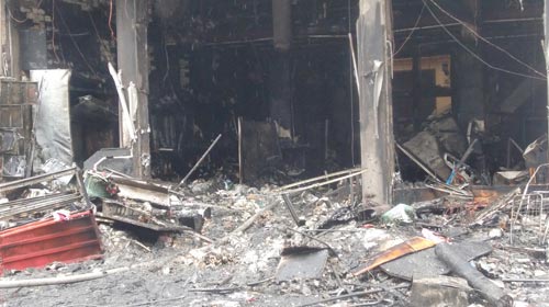 Siêu thị đồ trẻ em cháy dữ dội - 5