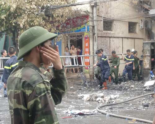 Siêu thị đồ trẻ em cháy dữ dội - 6