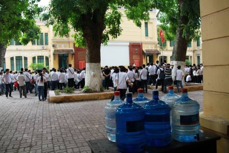 Gần 1 triệu sĩ tử đến xem phòng thi - 7