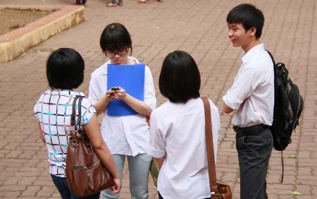 Gần 1 triệu sĩ tử đến xem phòng thi - 9