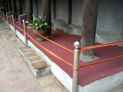 Lập hàng rào ngăn sĩ tử sờ đầu rùa - 2