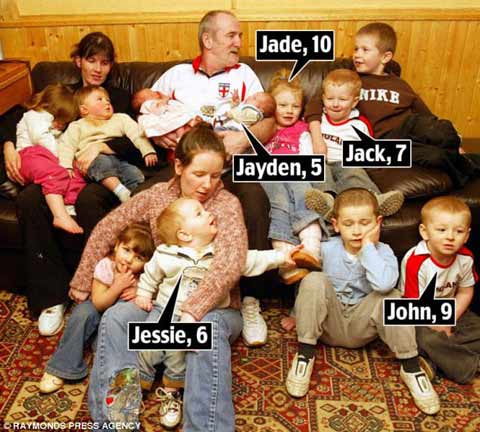 Anh: Rúng động vụ cha mẹ thiêu sống 6 con nhỏ - 3