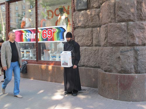 Những mảnh đời mưu sinh lạc lõng giữa lòng EURO - 6