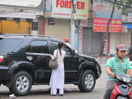 TP.HCM: Sĩ tử lo lắng trước giờ thi Văn - 3