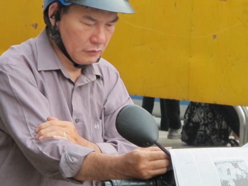 TP.HCM: Sĩ tử lo lắng trước giờ thi Văn - 9