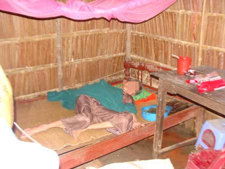 "Yêu râu xanh" tuổi 80 dở trò đồi bại với bà lão 83 - 2